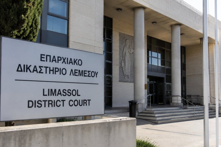 Бывший помощник генпрокурора Кипра предстанет в суде за задержку 177 тысяч евро компенсации