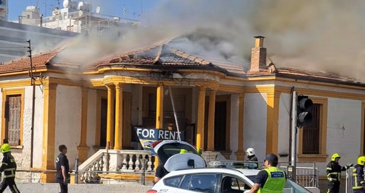 Пожар в историческом Corner Pub в Никосии потушен, задержан 16-летний подозреваемый
