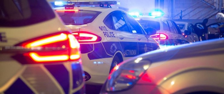 В Гермасойе задержали двух мужчин 18 и 20 лет по делу о стрельбе из 13 выстрелов по зданию