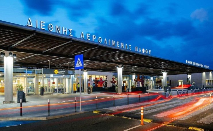 Гражданина Латвии задержали за угон и ДТП в Пафосе после отказа в посадке из-за алкоголя