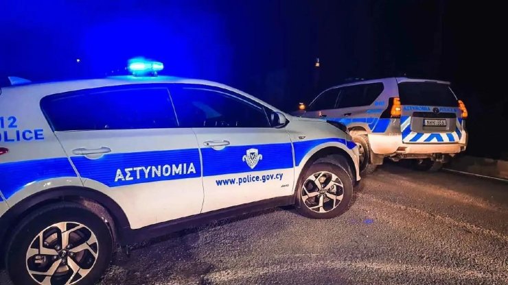 Два пьяных водителя устроили аварии в Никосии с травмами полицейского и перекрытием улицы