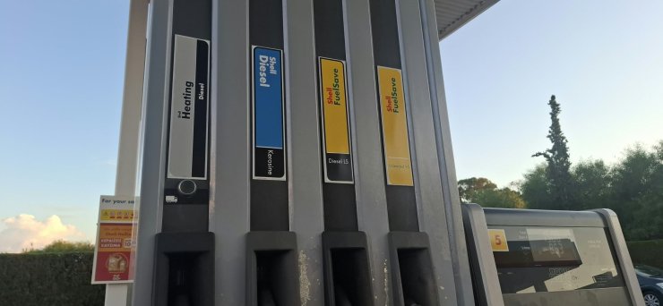 Цены на топливо на Кипре продолжают расти из-за нефти Brent выше 100 долларов за баррель