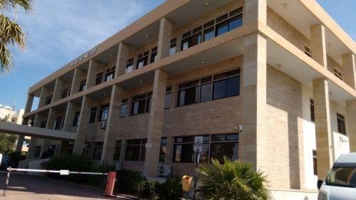 В Ларнаке стартовал суд по делу о массовой драке со стрельбой и вымогательством денег