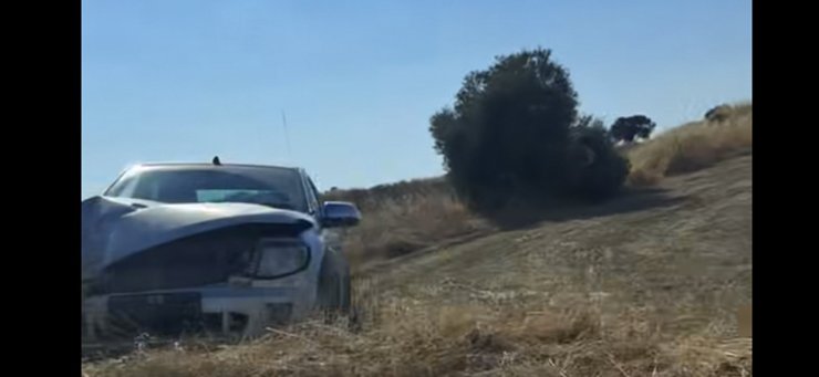 Водитель в Марки под Никосией снес столб ЛЭП, автомобиль сильно поврежден