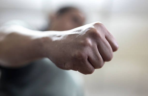 Апелляционный суд Ларнаки оставил под стражей мужчину за систематическое насилие над женщиной